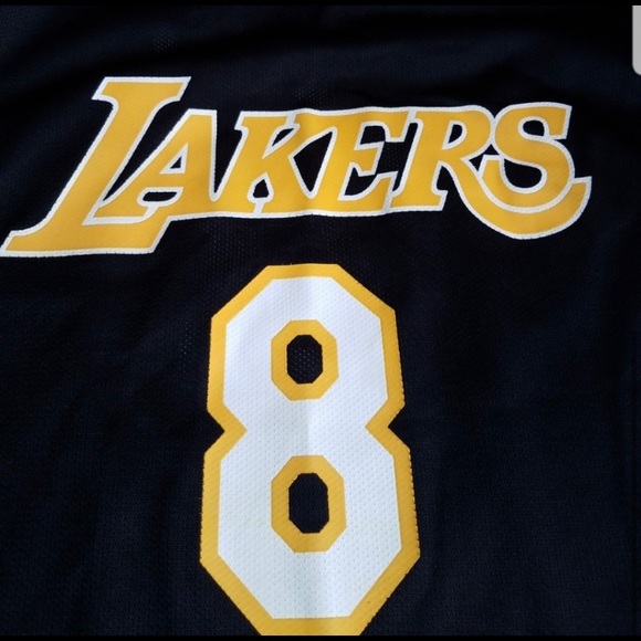 Kobe Bryant (Black Jersey) - Picture 3 of 3